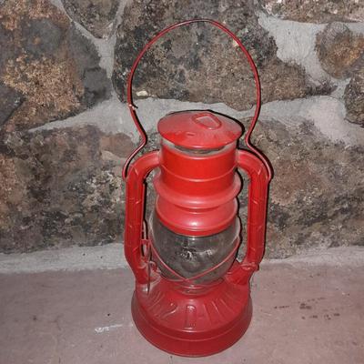Vintage Dietz Lantern No. 2 D-Lite USA NY. Oil lantern