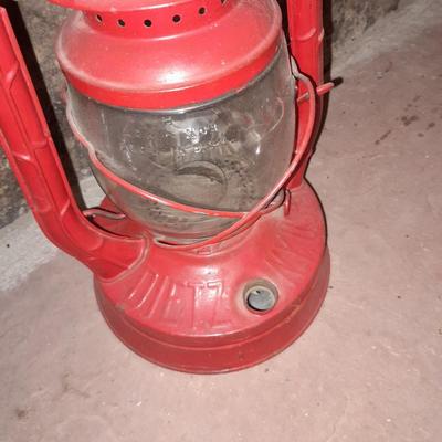 Vintage Dietz Lantern No. 2 D-Lite USA NY. Oil lantern