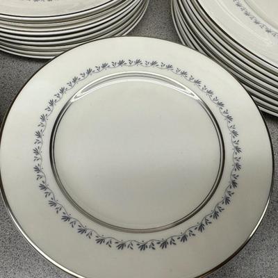 English Porcelain Royal Doulton Tiara Pattern China Dinnerware