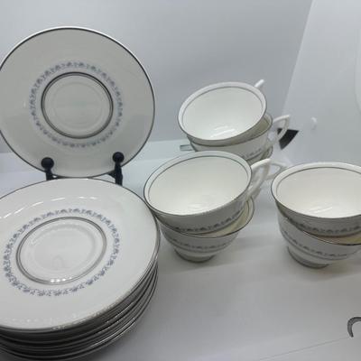 English Porcelain Royal Doulton Tiara Pattern China Dinnerware
