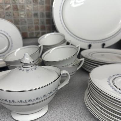 English Porcelain Royal Doulton Tiara Pattern China Dinnerware