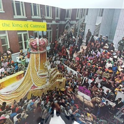 Vintage 1976 Krewe of Carrollton New Mardi Gras Glass Plate & 1979 Mardi Gras Book