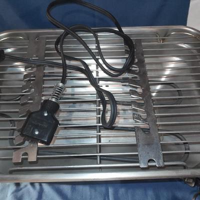 Kitchen Farberware hearth boiler - rotisserie with accessories and steak lover's cookbooks