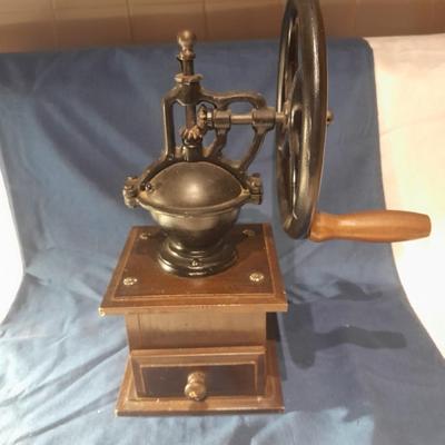Vintage Manual Coffee Grinder Wheel Design Coffee Bean Mill Grinding Machine Works great!