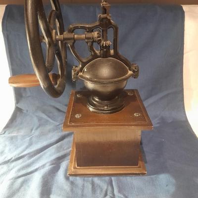 Vintage Manual Coffee Grinder Wheel Design Coffee Bean Mill Grinding Machine Works great!