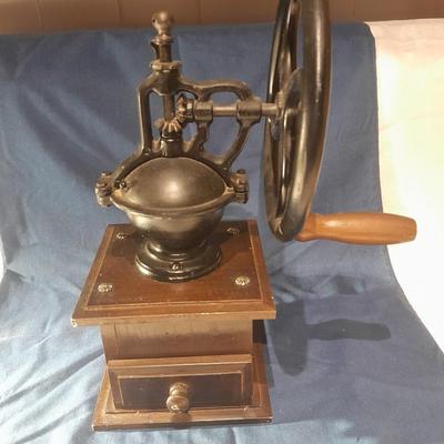 Vintage Manual Coffee Grinder Wheel Design Coffee Bean Mill Grinding Machine Works great!