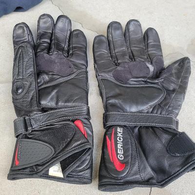 Motorcycle Helmets and Gloves (G-DW)