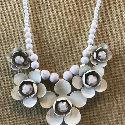 White Metal Flower Necklace