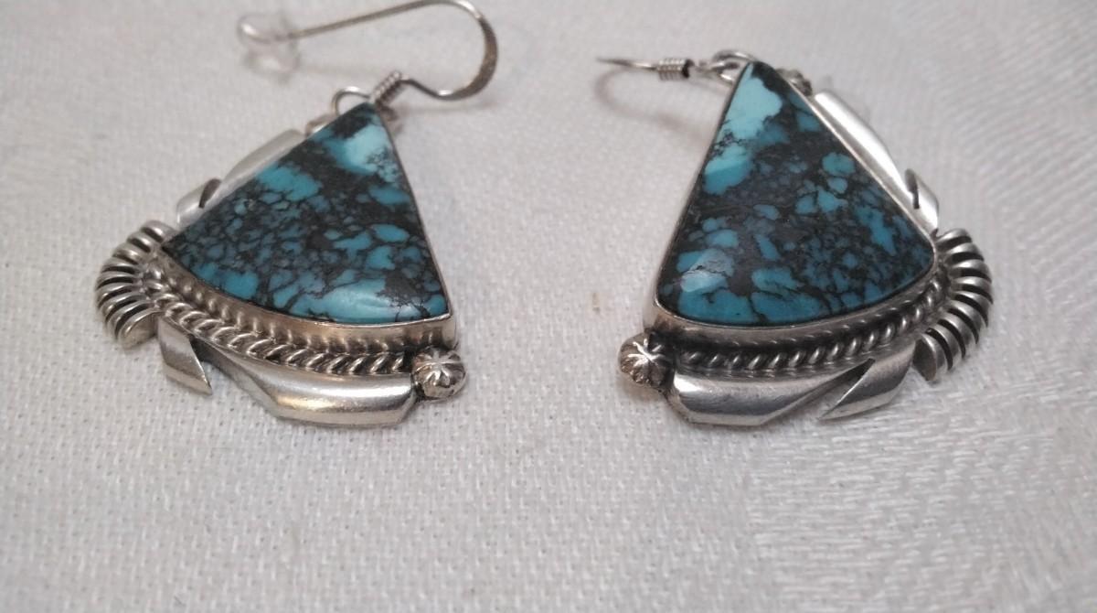 Outstanding Workmanship Vintage Native American Navajo Turquoise Sterling Silver Necklace Outstanding Workmanship Vintage Native American Navajo Turquoise Sterling Silver Necklace