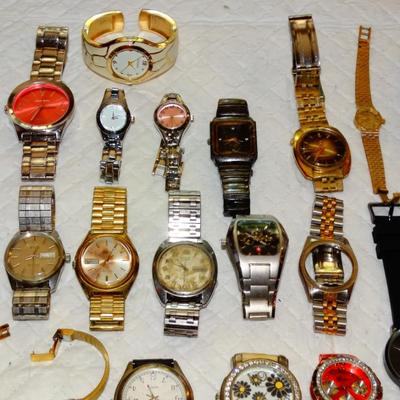 Assorted Non-Working Watch Lot - Fossil, Seiko, Suisse Army, Timex, Casio, and More  (44 Pieces) Lot W-62