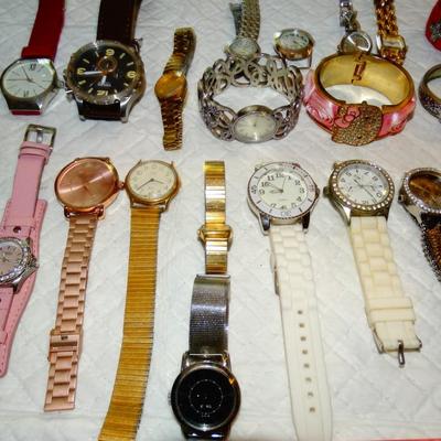 Assorted Non-Working Watch Lot - Fossil, Pulsar, Seiko Geneva, Elgin, and More (71 Pieces) Lot W-66