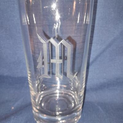 10 Etched "M" drinking glasses with "M" linen napkins