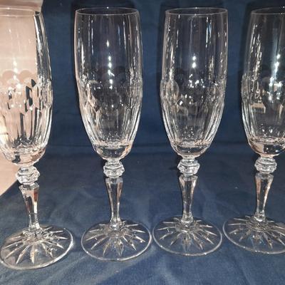 4 stemware wine glasses with 2 bowls