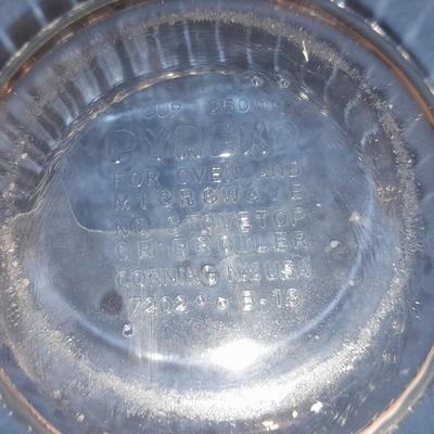 Eight Pyrex Clear 1 Cup 250ml / 1 Cup Glass Bowls with ice cream scoop