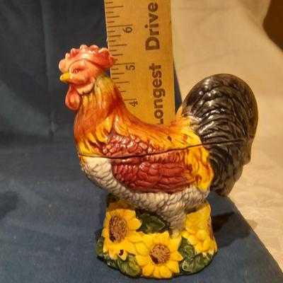 Kitchen rooster decor and kitchenware
