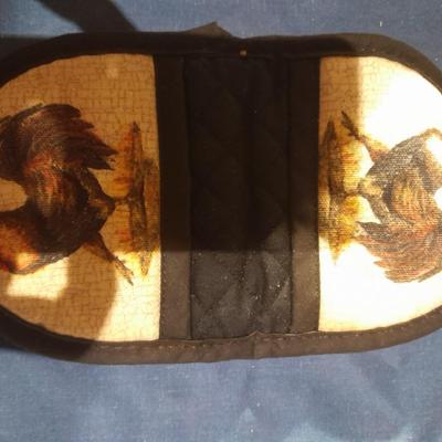 Kitchen rooster decor and kitchenware