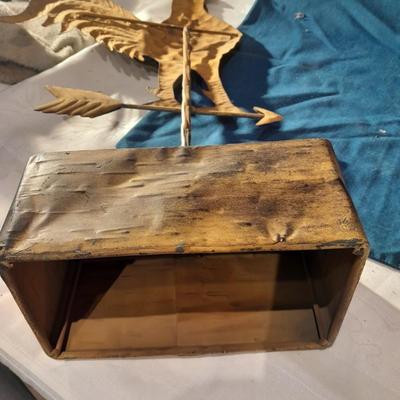 Rustic Tin rooster decor