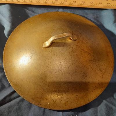Unmarked Cast Iron skillet with lid