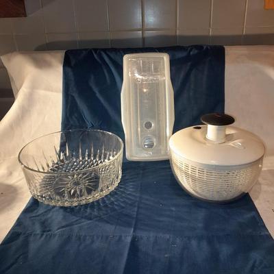 Salad spinner with salad bowl and Fasta Pasta plastic food container