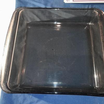 Two glass Pyrex baking dishes and a fancy pastry decorating set