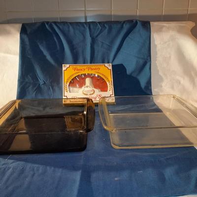Two glass Pyrex baking dishes and a fancy pastry decorating set