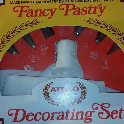Two glass Pyrex baking dishes and a fancy pastry decorating set