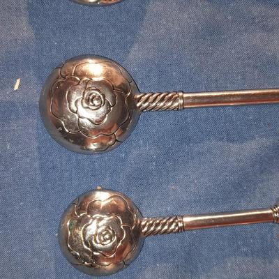 Metal Silver Tone heart design Measuring Spoons A pinch of Hugs, A spoon of sharing ...