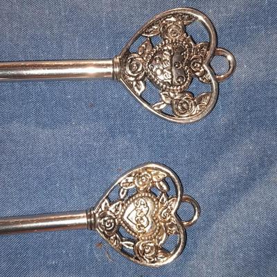 Metal Silver Tone heart design Measuring Spoons A pinch of Hugs, A spoon of sharing ...
