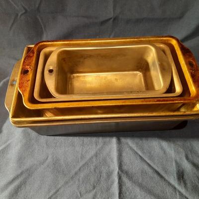 Nesting bread baking pans