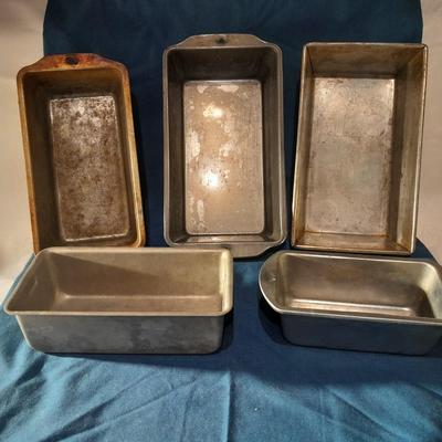 Nesting bread baking pans