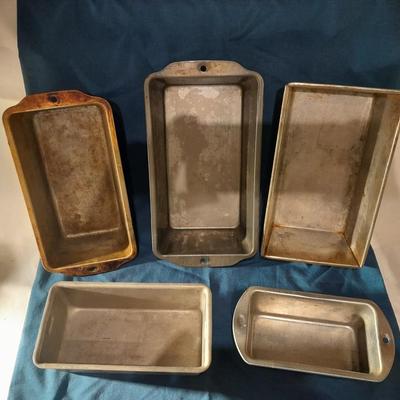 Nesting bread baking pans