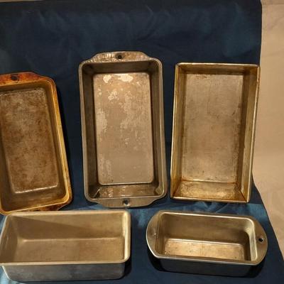 Nesting bread baking pans