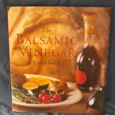 4 Cookbooks - French cooking - Mediterranean cooking with small bowls with French writing