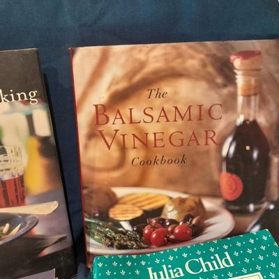 4 Cookbooks - French cooking - Mediterranean cooking with small bowls with French writing
