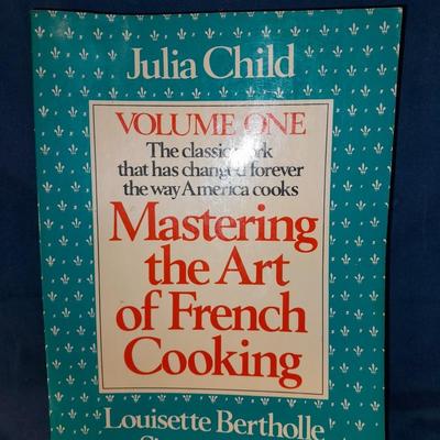4 Cookbooks - French cooking - Mediterranean cooking with small bowls with French writing