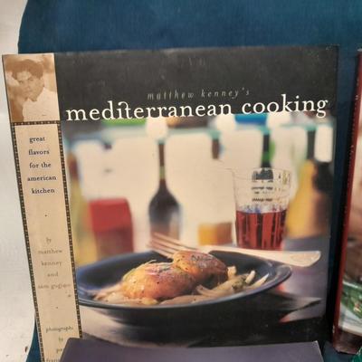 4 Cookbooks - French cooking - Mediterranean cooking with small bowls with French writing