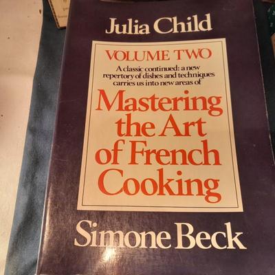 4 Cookbooks - French cooking - Mediterranean cooking with small bowls with French writing