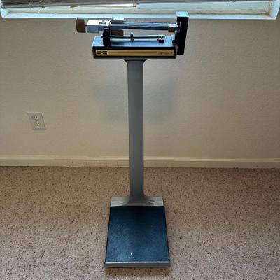 DOCTOR'S WEIGHT SCALE