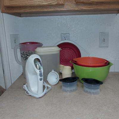 HAMILTON BEACH HAND MIXER -COLLAPSIBLE STRAINER-MIXING BOWLS AND MORE
