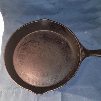 Vintage Wagner ware cast iron pan