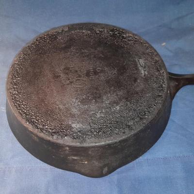 Vintage Wagner ware cast iron pan