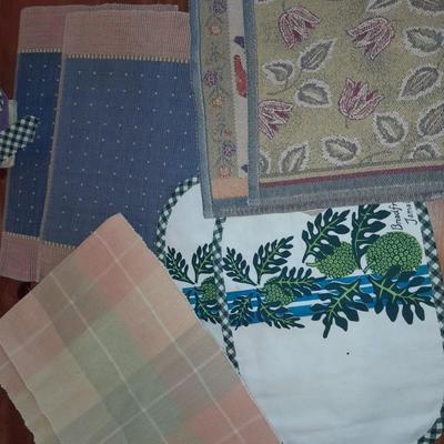 Table linens - placemats and assorted linen napkins