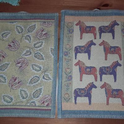 Table linens - placemats and assorted linen napkins
