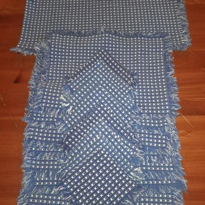 Table linens - Eight placements with Eight matching linen napkins and a table runner