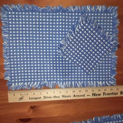 Table linens - Eight placements with Eight matching linen napkins and a table runner