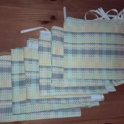 Matching Table runners with ties on end