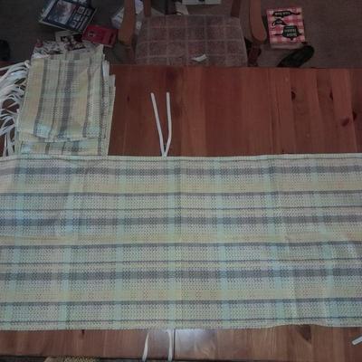 Matching Table runners with ties on end
