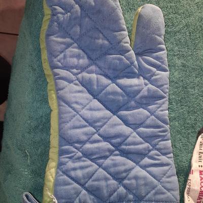Kitchen towels, large bib and other Kitchen linens