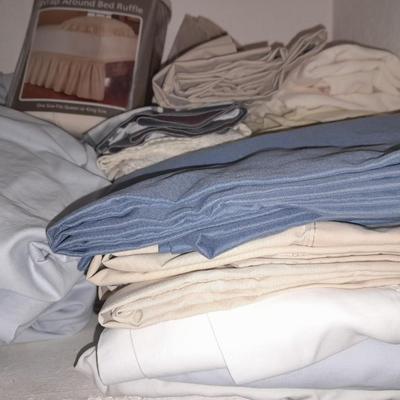 Bed sheets pillow cases mixed sizes
