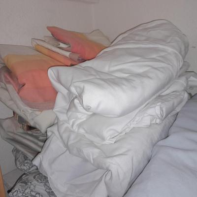 Bed sheets pillow cases mixed sizes